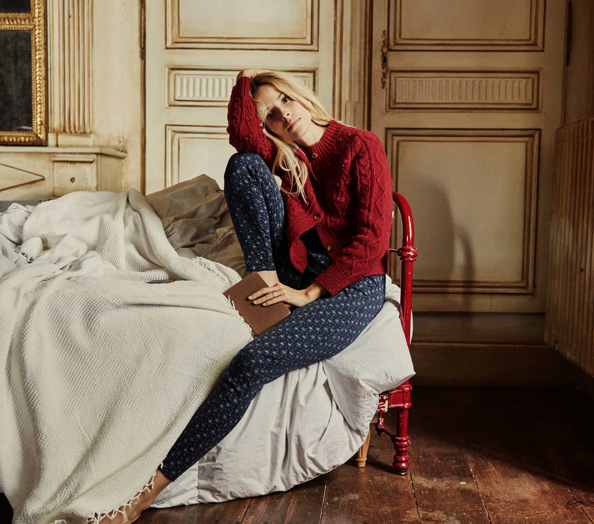 HMD -- RHEA PANT -- NAVY WINDSWEPT FLORAL