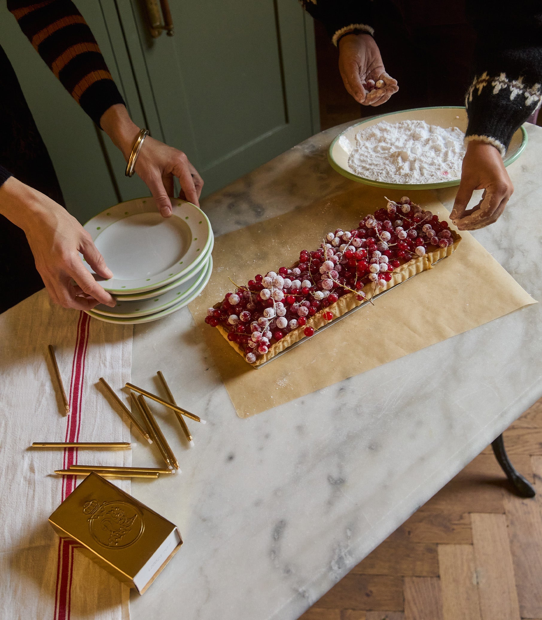 DÔEN AND MATILDA GOAD & CO BRASS SWAN MATCHBOOK SLEEVE -- BRASS