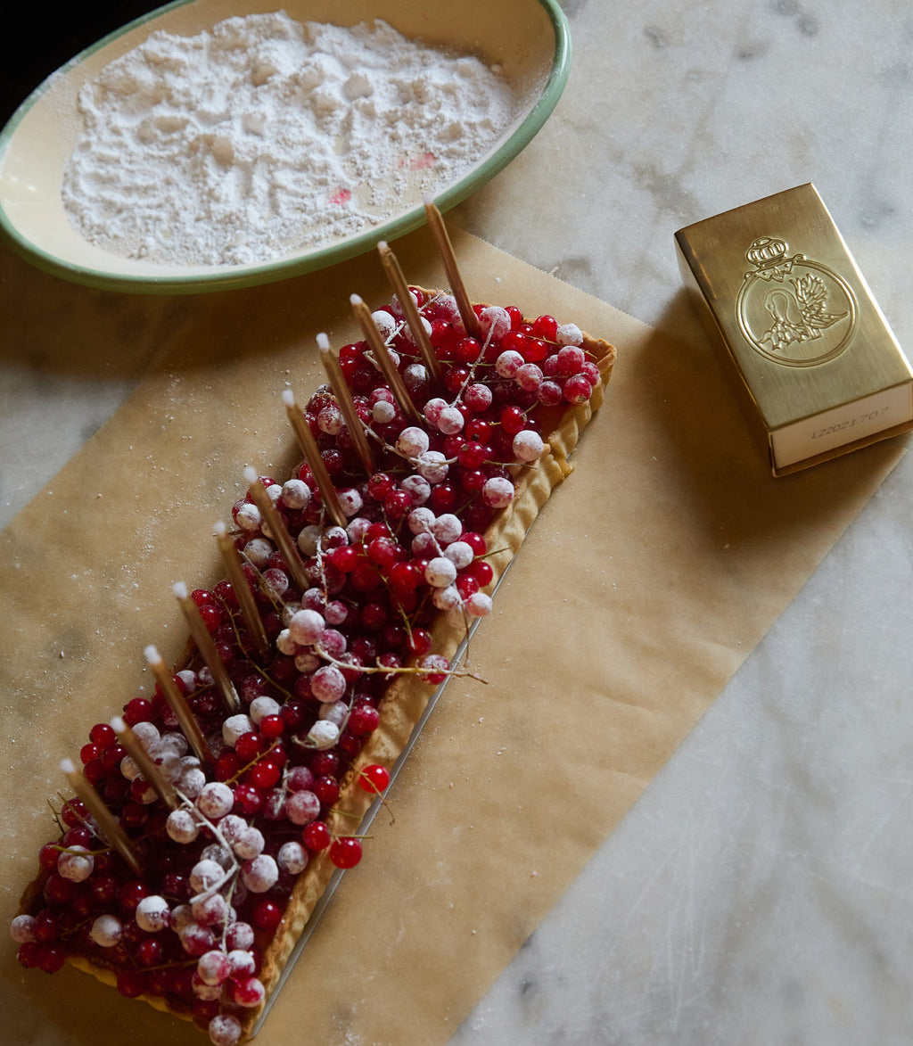 DÔEN AND MATILDA GOAD & CO BRASS SWAN MATCHBOOK SLEEVE -- BRASS